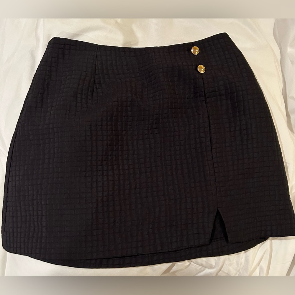 Zara- Black quilted/pleated skirt with gold button detailing. Size Small